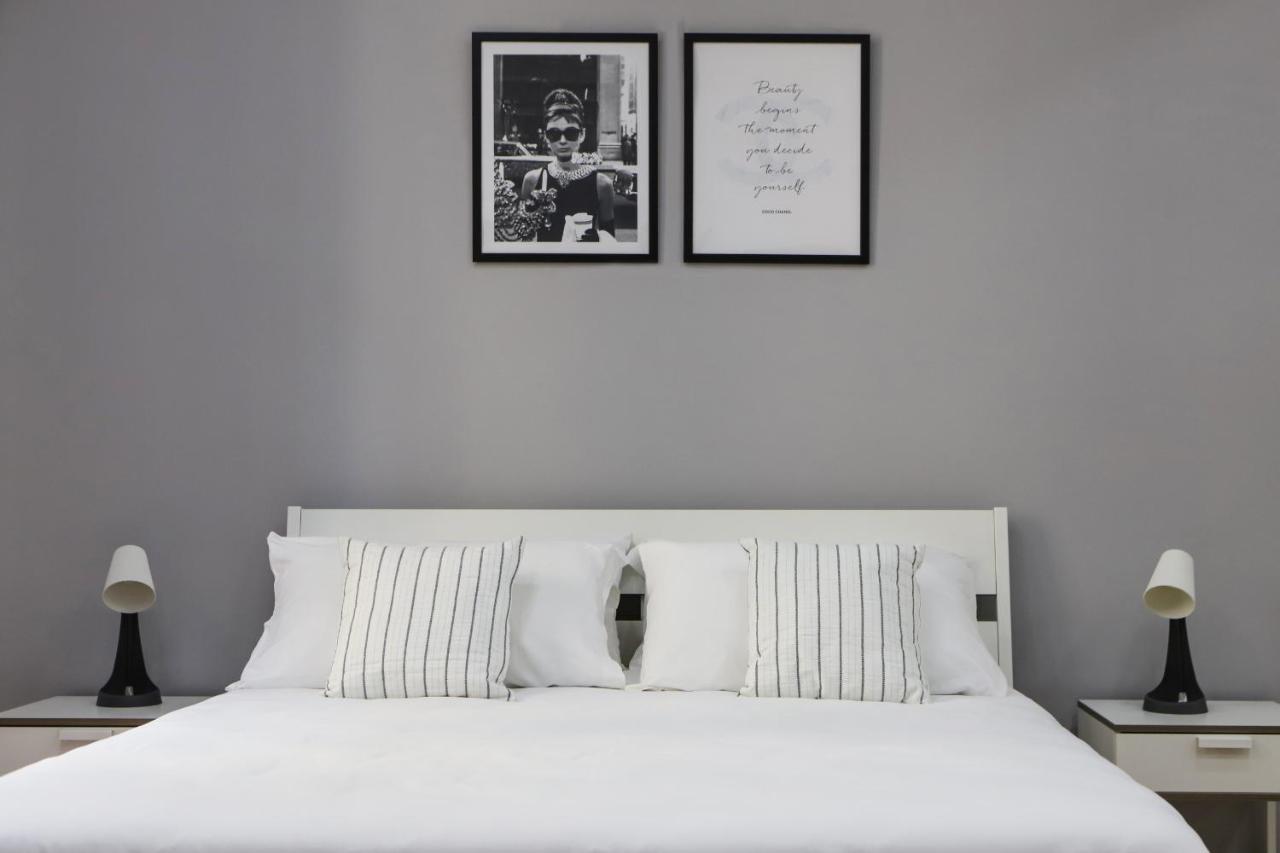 Modern Apartment At Piazza Del Gesu' By Wonderful Italy Napoli Ngoại thất bức ảnh