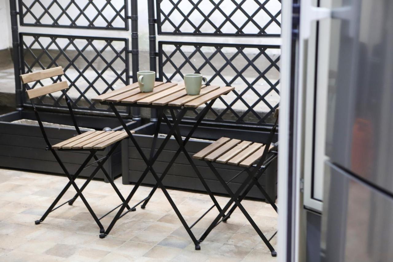 Modern Apartment At Piazza Del Gesu' By Wonderful Italy Napoli Ngoại thất bức ảnh