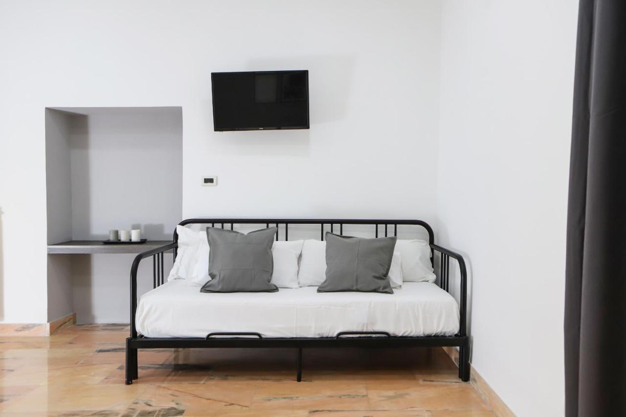 Modern Apartment At Piazza Del Gesu' By Wonderful Italy Napoli Ngoại thất bức ảnh